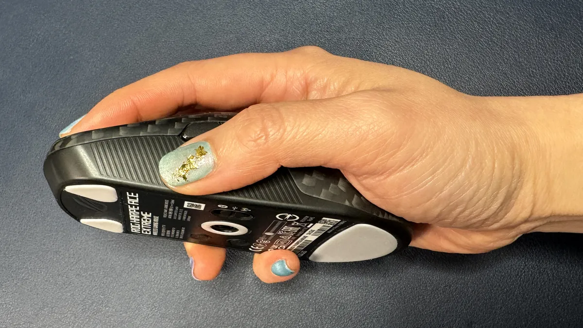 Asus ROG Harpe Ace Extreme 03