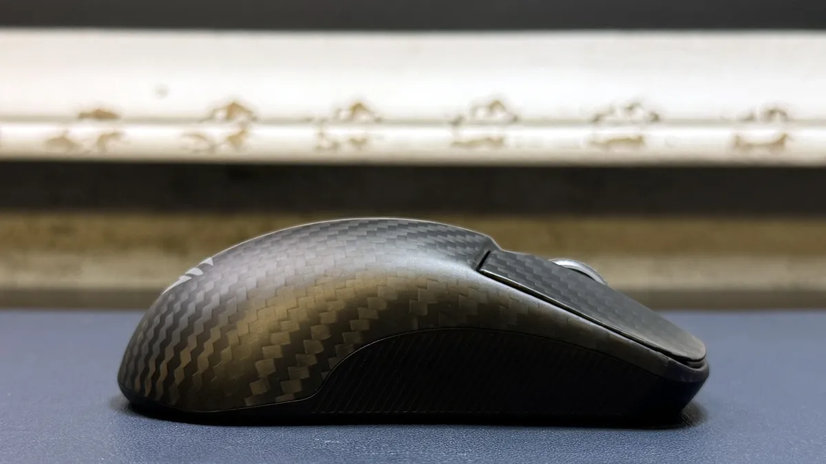 Asus ROG Harpe Ace Extreme 05