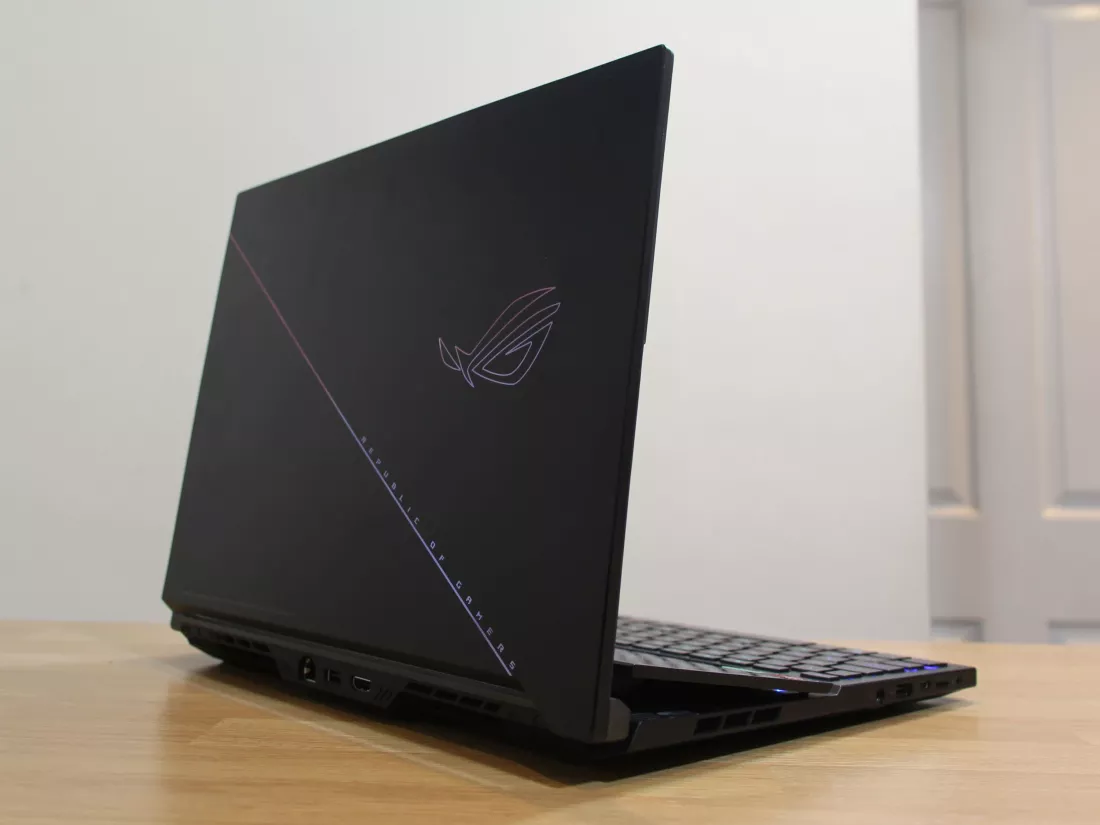 Asus ROG Zephyrus Duo 16 04