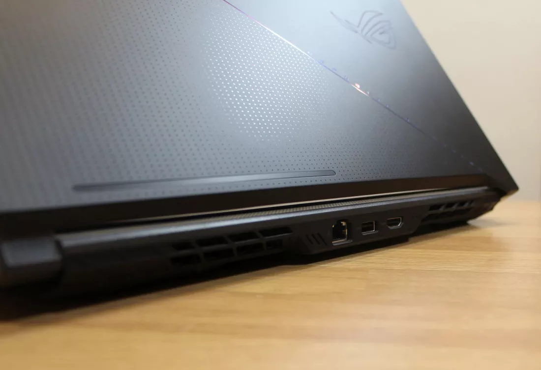 Asus ROG Zephyrus Duo 16 09