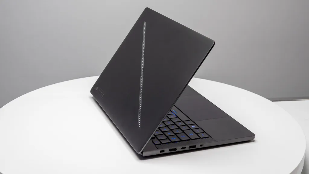 Top laptop đỉnh nhất tại CES 2024: Công nghệ đỉnh cao, thiết kế tương lai 21 Asus ROG Zephyrus G14 va G16