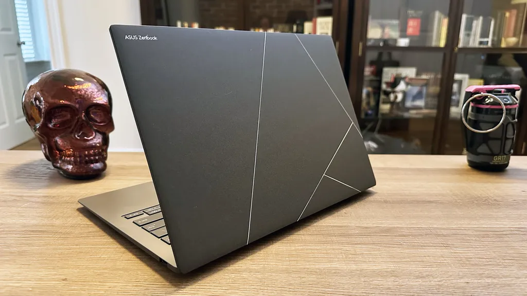 Top laptop 14 inch đáng mua nhất 2024: Nhỏ gọn, mạnh mẽ, bứt phá mọi giới hạn 60 Asus Zenbook S 14 UX5406 2