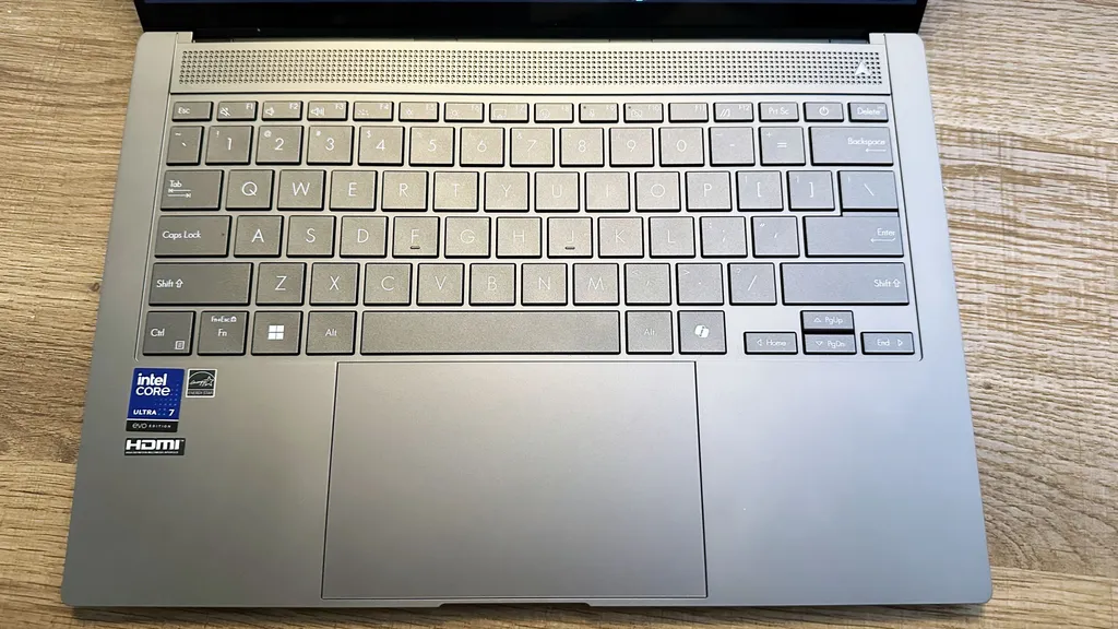 Top laptop 14 inch đáng mua nhất 2024: Nhỏ gọn, mạnh mẽ, bứt phá mọi giới hạn 58 Asus Zenbook S 14 UX5406 4