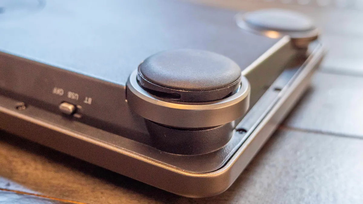 Đánh giá bàn phím Azio Retro: Mang sự cổ điển quyến rũ cùng với trải nghiệm gõ tuyệt vời 3 Azio Retro 2