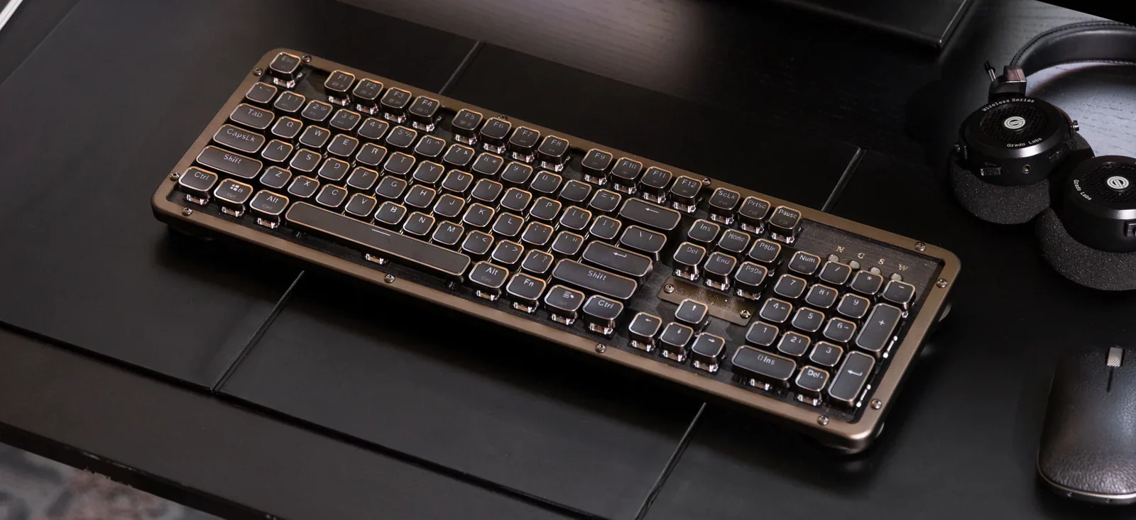 Đánh giá bàn phím Azio Retro: Mang sự cổ điển quyến rũ cùng với trải nghiệm gõ tuyệt vời 6 Azio Retro 5 e1733998522524