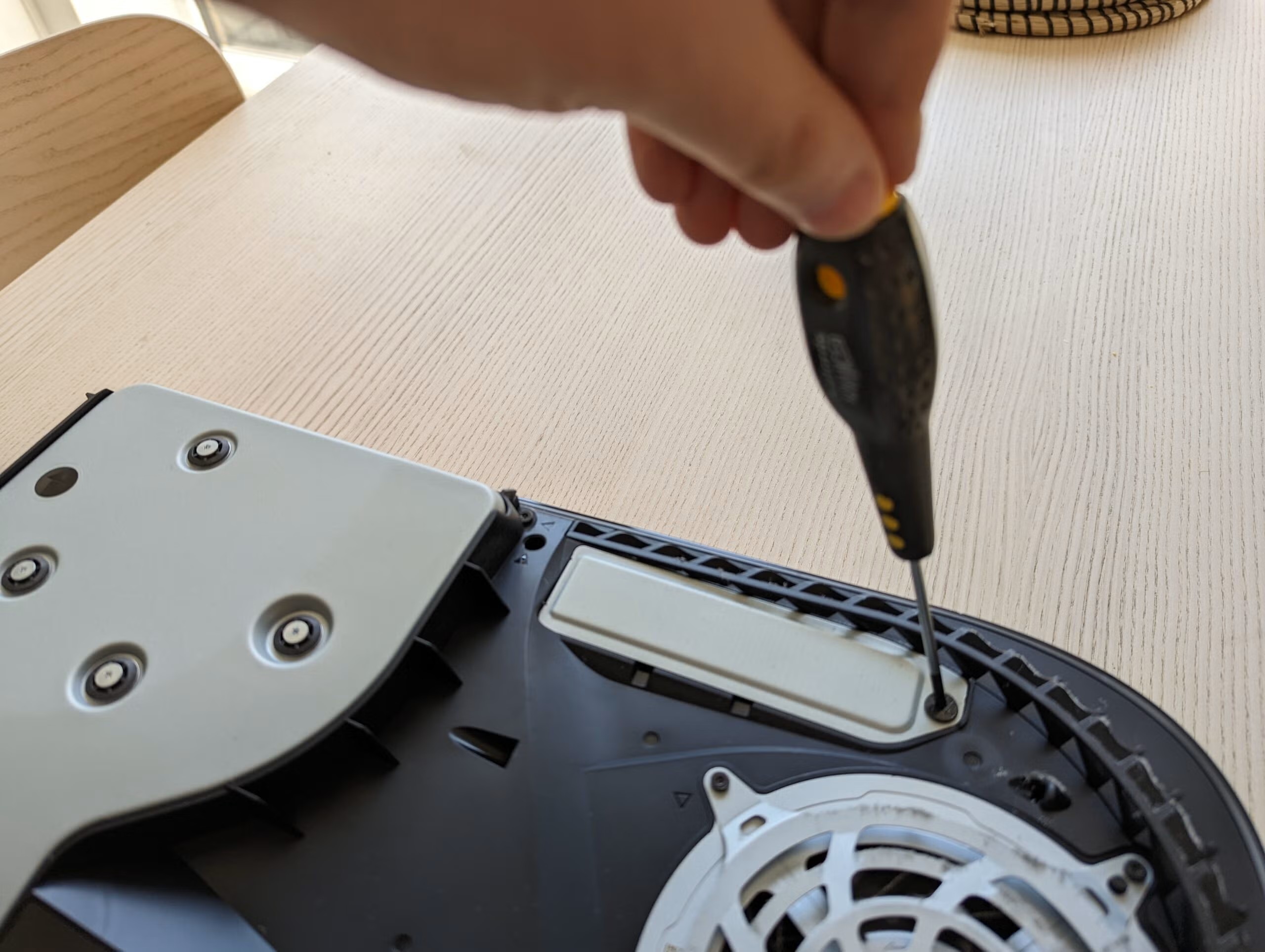 Huong dan lap SSD cho PS5 Tang dung luong luu tru mo rong khong gian giai tri 4