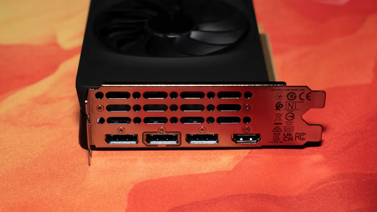 Đánh giá Intel Arc B580 LE: Hiệu năng chơi game 1440p ấn tượng với giá cực hấp dẫn 4 Intel Arc B580 LE