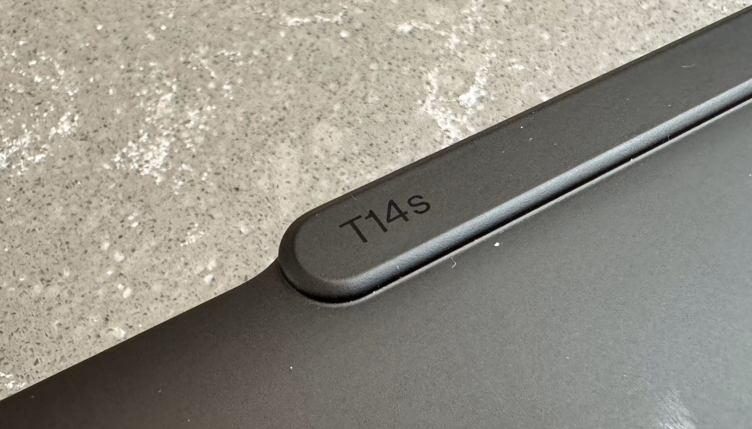 Lenovo ThinkPad T14s Gen 6: Sức mạnh vượt trội của AMD định hình tương lai laptop! 20 Lenovo ThinkPad T14s Gen 6 4 scaled