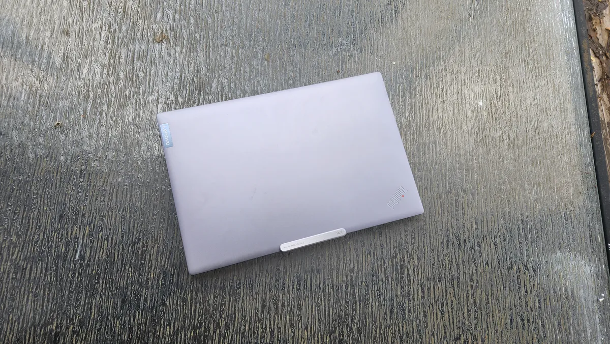 Lenovo ThinkPad Z16 02