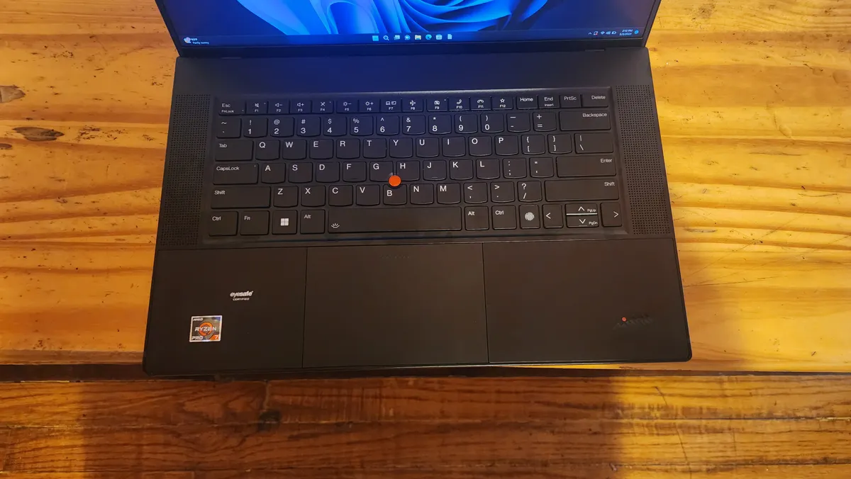 Lenovo ThinkPad Z16 08