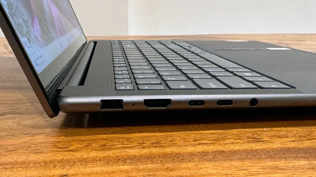 Lenovo Yoga Pro 9i: Sự kết hợp hoàn hảo giữa bàn phím sâu và thiết kế siêu nhẹ 22 Lenovo Yoga Pro 9i 5