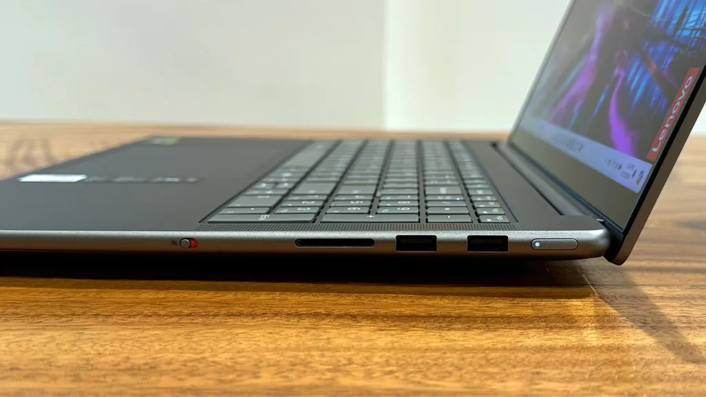 Lenovo Yoga Pro 9i: Sự kết hợp hoàn hảo giữa bàn phím sâu và thiết kế siêu nhẹ 23 Lenovo Yoga Pro 9i 6