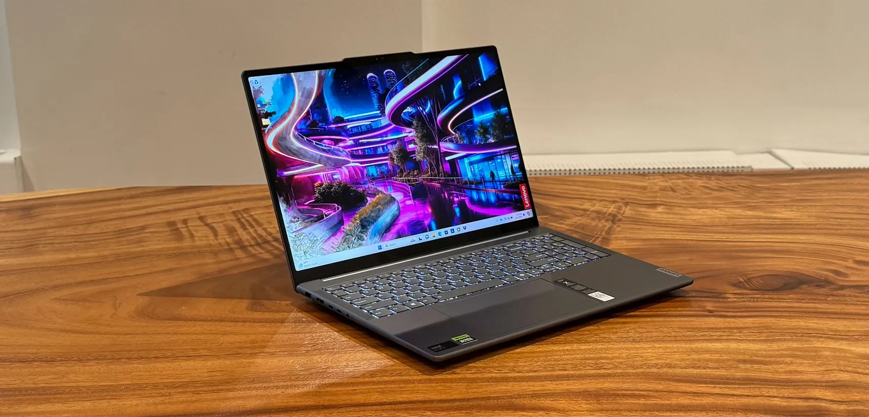 Lenovo Yoga Pro 9i: Sự kết hợp hoàn hảo giữa bàn phím sâu và thiết kế siêu nhẹ 19 Lenovo Yoga Pro 9i e1734089183367