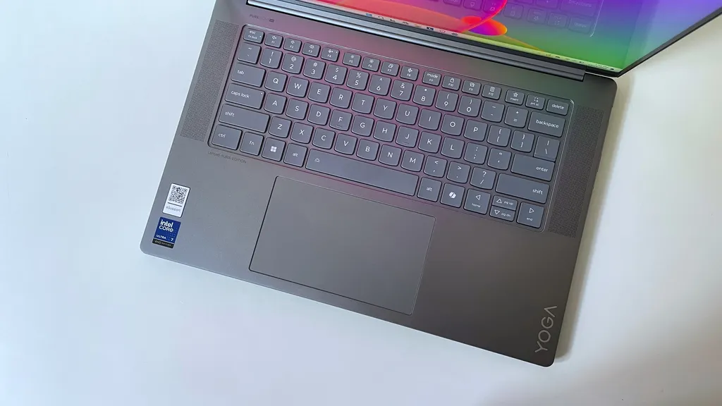 Lenovo Yoga Slim 7i Aura Edition: Lunar Lake có đủ sức vượt qua biểu tượng laptop Lenovo? ⋆ COHOTECH.VN