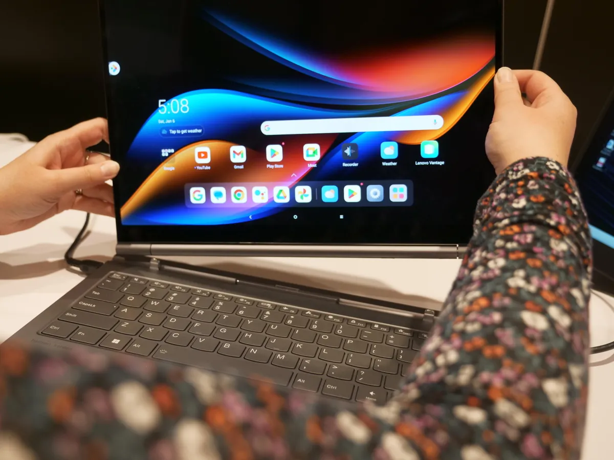 Lenovo ra mắt Yoga Book màn hình kép mới và ThinkBook Hybrid tháo rời đầy đột phá 3 Lenovo ra mat Yoga Book man hinh kep moi va ThinkBook Hybrid thao roi day dot pha 2