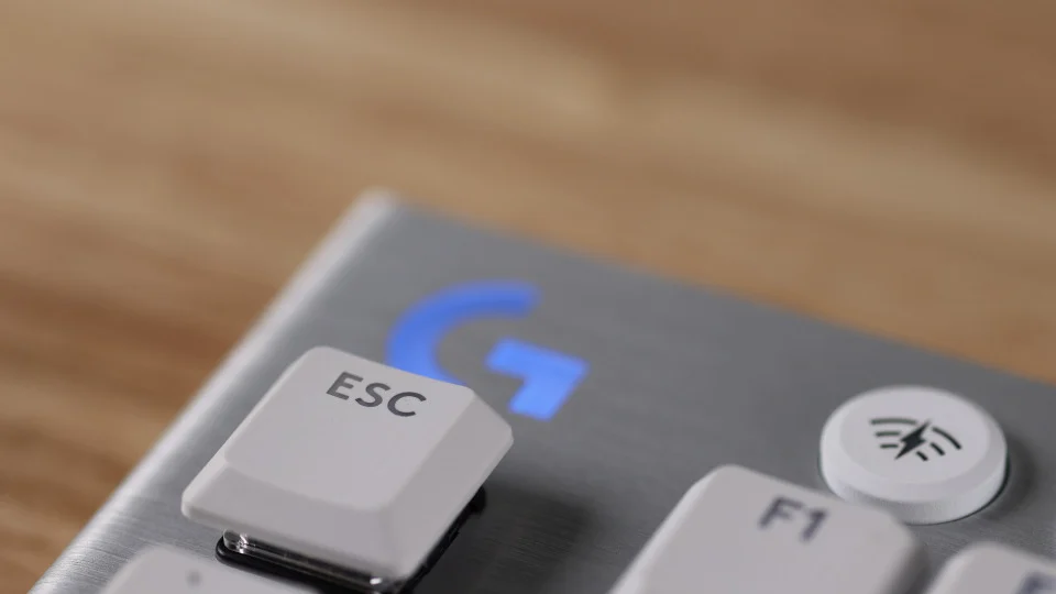 Logitech G915 X Lightspeed TKL 04