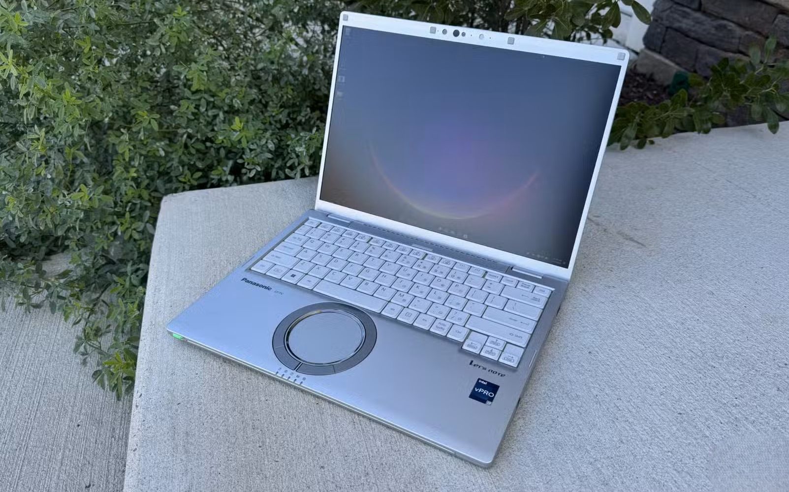 Đánh giá Panasonic Let's Note FV4: Bàn di chuột gây nghiện và trải nghiệm đáng kinh ngạc 14 Panasonic Lets Note FV4 13 e1735219302946