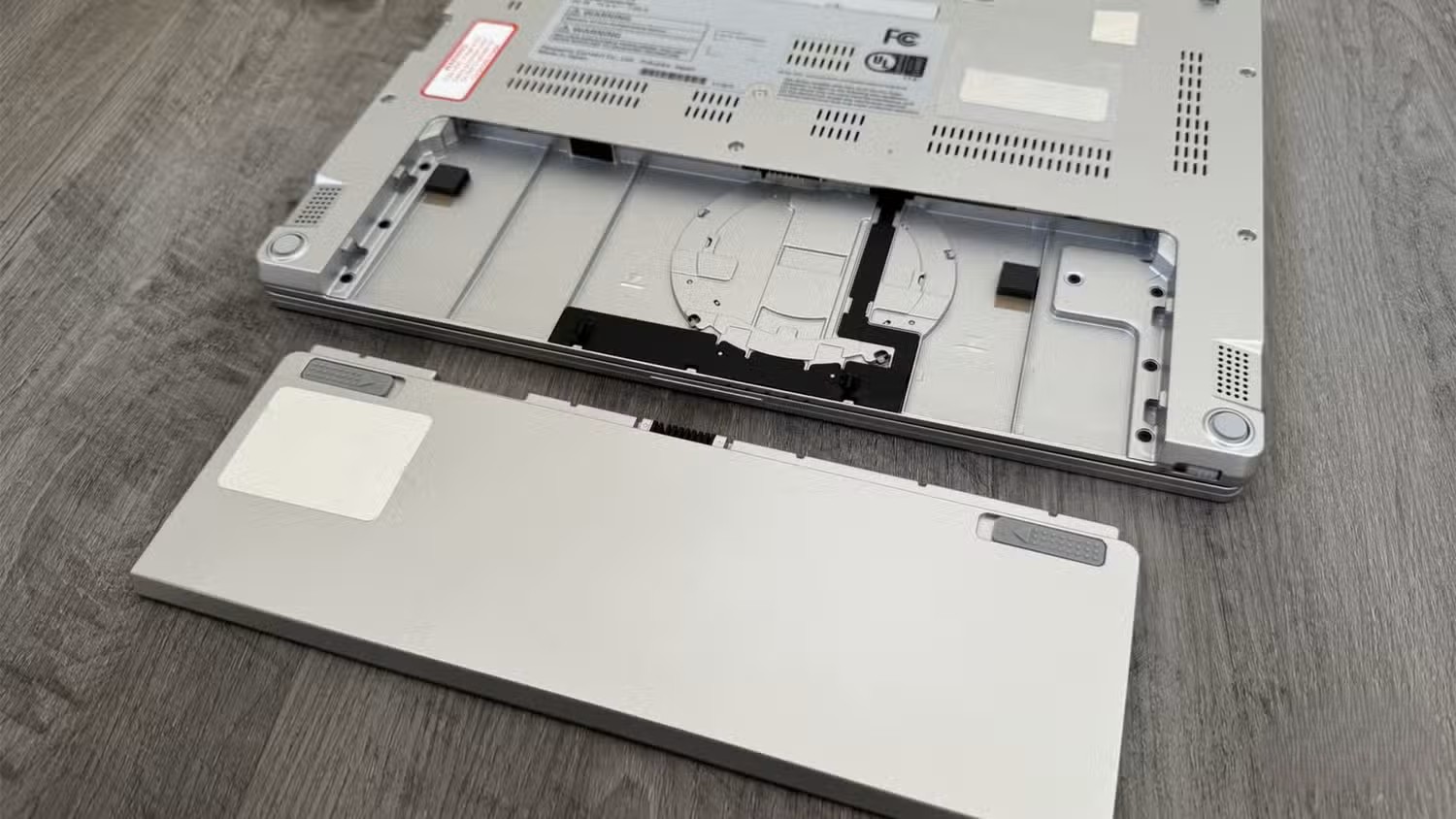 Đánh giá Panasonic Let's Note FV4: Bàn di chuột gây nghiện và trải nghiệm đáng kinh ngạc 6 Panasonic Lets Note FV4 5