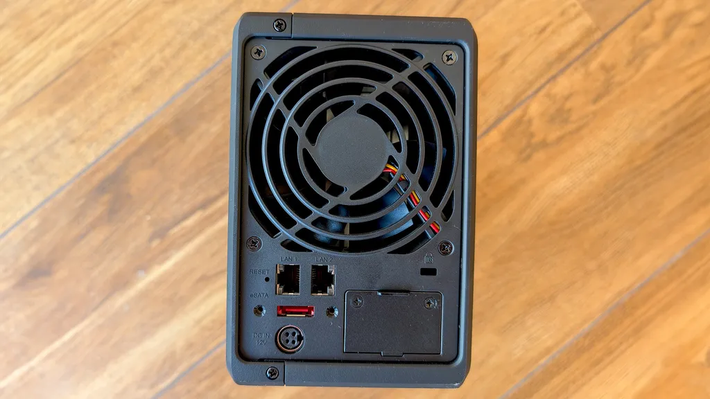 Synology DiskStation DS723+ NAS: Giải pháp hoàn hảo cho người mới lẫn chuyên gia với phần mềm trực quan và phần cứng linh hoạt 3 Synology DiskStation DS723 NAS 2