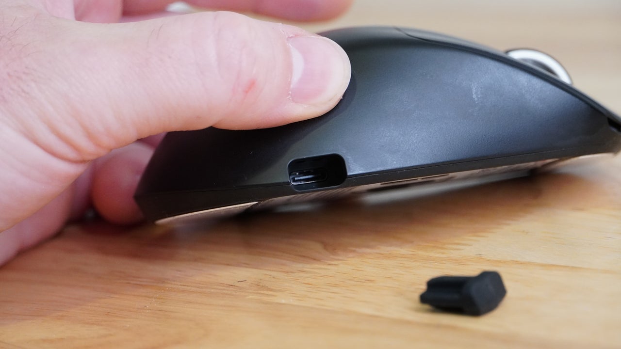 chuot choi game Cherry XTRFY M64 Pro 02