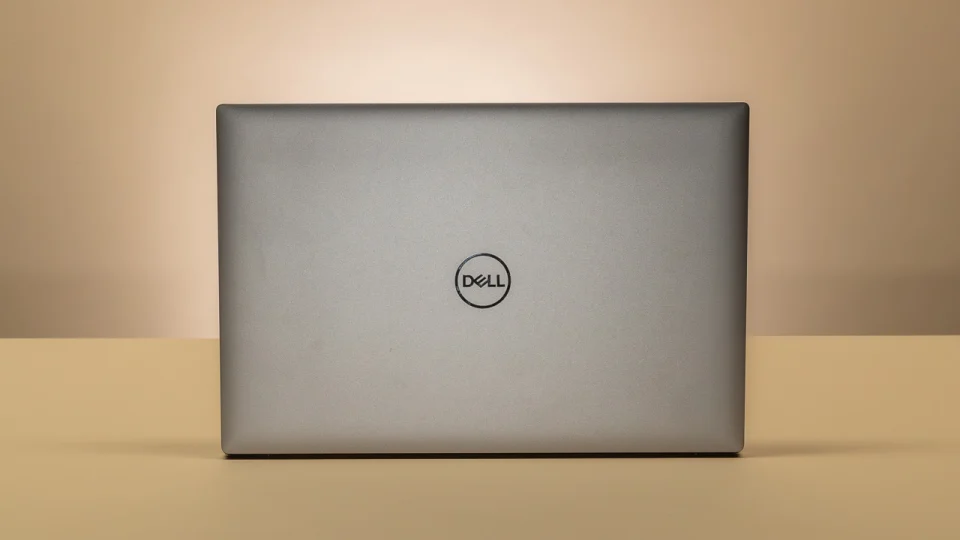Dell Precision 5690 4