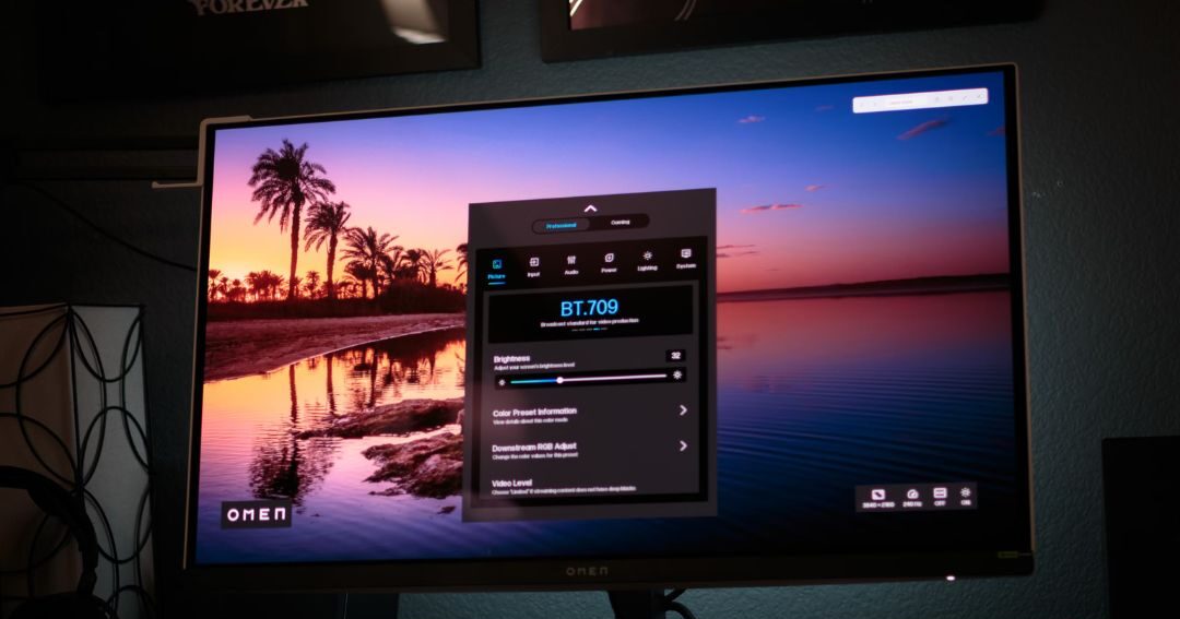 HP OMEN Transcend 32 OLED 19 e1736844534745