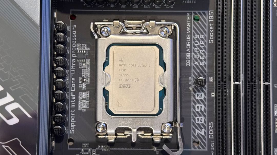 Đánh giá Intel Core Ultra 9 285K - Bước tiến mới và những thách thức từ thiết kế lõi cải tiến 17 Intel Core Ultra 9 285K e1737544808741