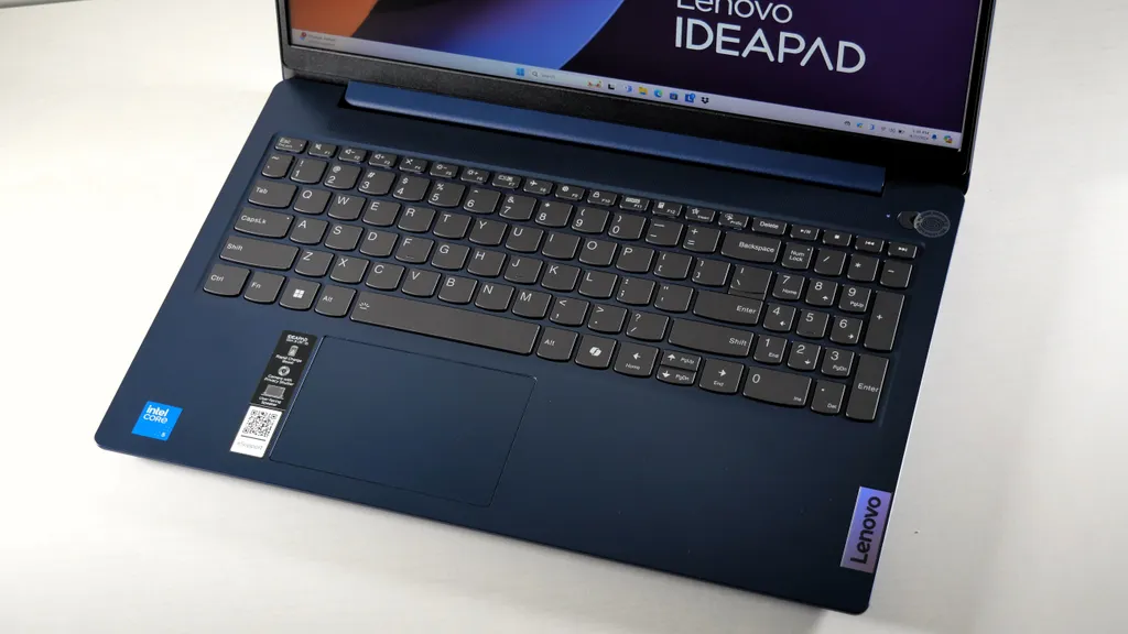 Đánh giá Lenovo IdeaPad Slim 3i 15IRU9: Ngân sách hạn chế không phải vấn đề, nhưng điều này sẽ là điểm trừ khó bỏ qua! 15 Lenovo IdeaPad Slim 3i 6