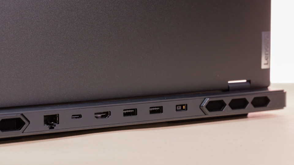 Lenovo Legion Pro 7i Gen 9 - Cỗ máy gaming đỉnh cao với hiệu năng vượt trội 16 Lenovo Legion Pro 7i Gen 9 3