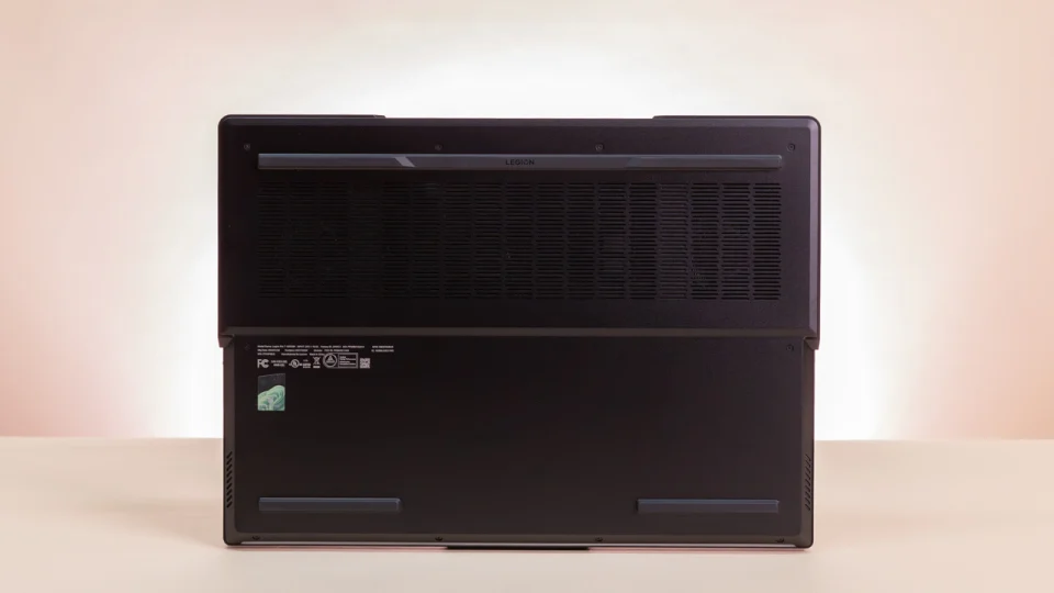 Lenovo Legion Pro 7i Gen 9 - Cỗ máy gaming đỉnh cao với hiệu năng vượt trội 19 Lenovo Legion Pro 7i Gen 9 7 1