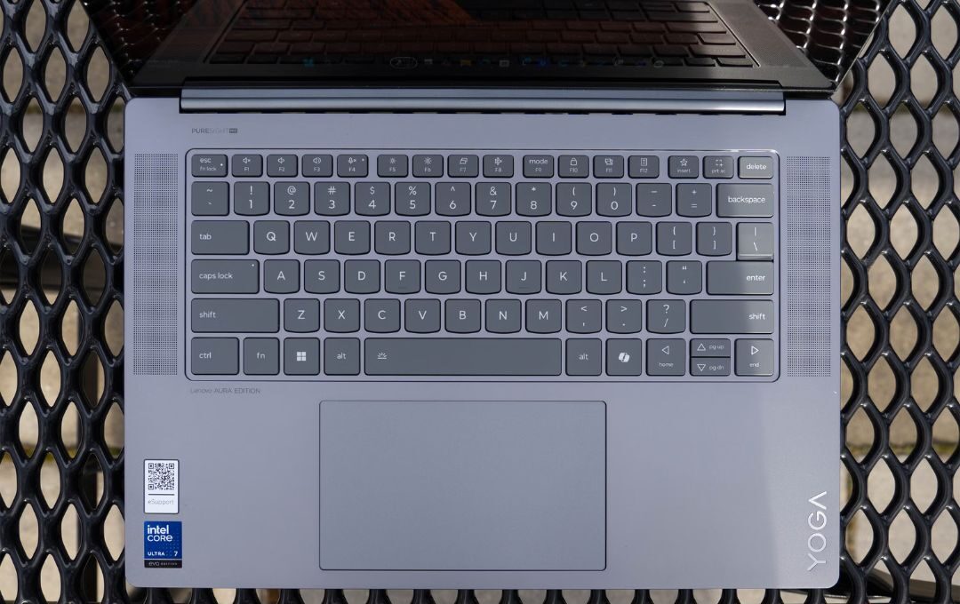 Đánh giá Lenovo Yoga Slim 7i Aura Edition: laptop đỉnh cao cho phong cách và hiệu năng 35 Lenovo Yoga Slim 7i Aura Edition 12 e1737447691326