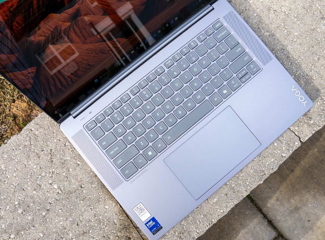 Đánh giá Lenovo Yoga Slim 7i Aura Edition: laptop đỉnh cao cho phong cách và hiệu năng 34 Lenovo Yoga Slim 7i Aura Edition 16 e1737447590620