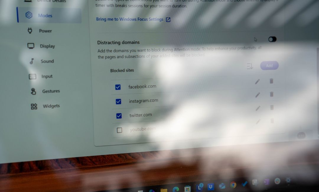 Đánh giá Lenovo Yoga Slim 7i Aura Edition: laptop đỉnh cao cho phong cách và hiệu năng 39 Lenovo Yoga Slim 7i Aura Edition 19 e1737448668229