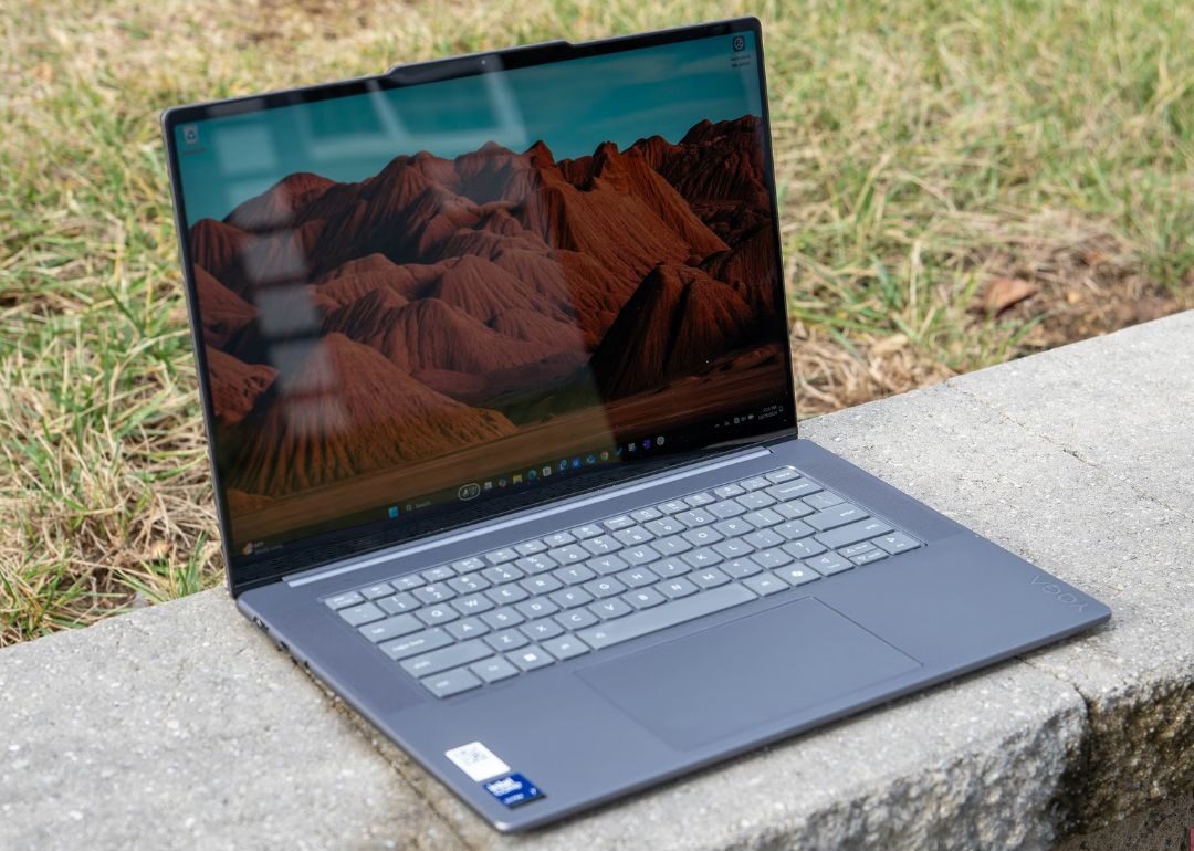 Đánh giá Lenovo Yoga Slim 7i Aura Edition: laptop đỉnh cao cho phong cách và hiệu năng 42 Lenovo Yoga Slim 7i Aura Edition 21 e1737452574854