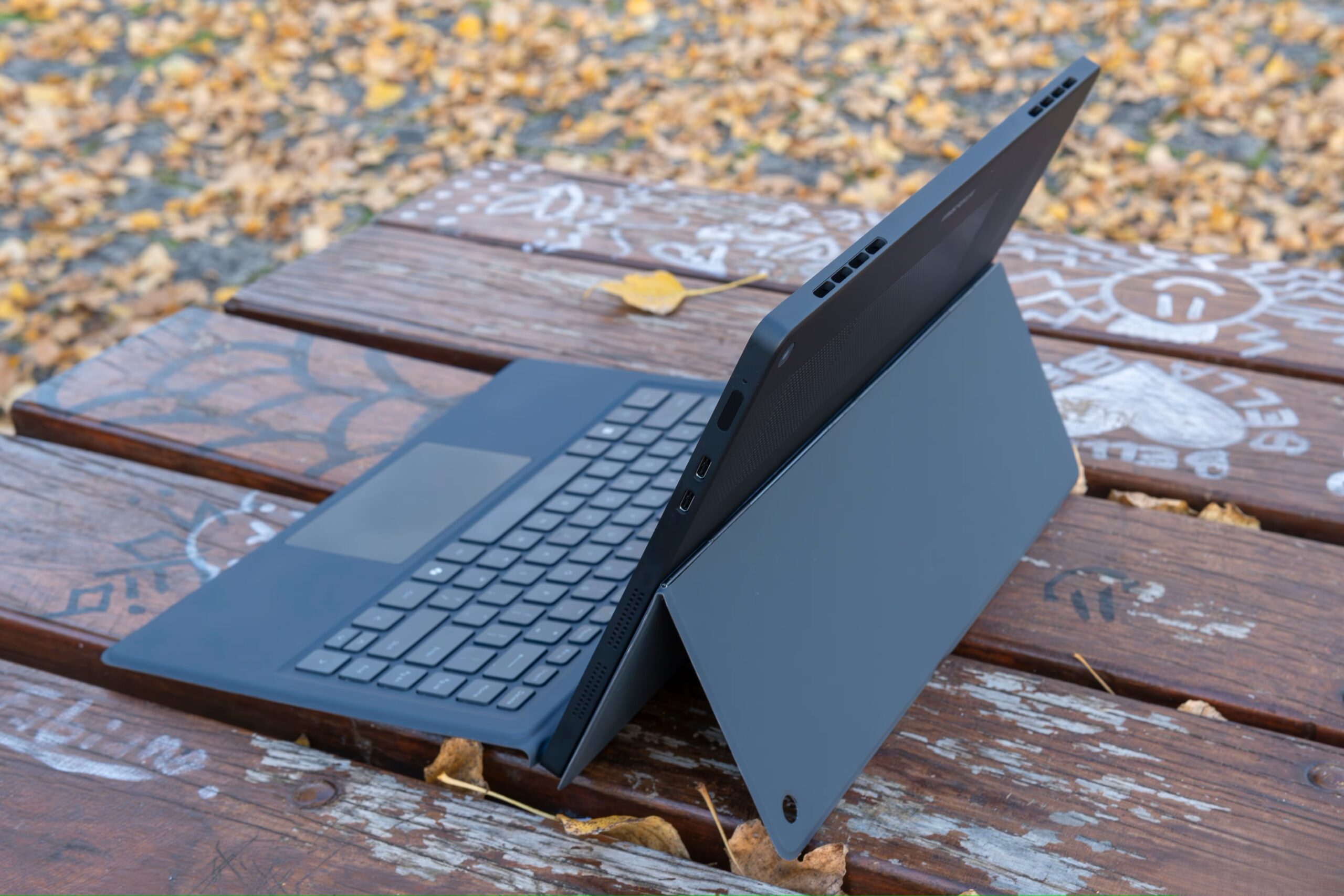 Đánh giá Minisforum V3: đối thủ tiềm năng của Surface Pro nhưng liệu đã đủ sức nặng? 32 Minisforum V3 17 scaled