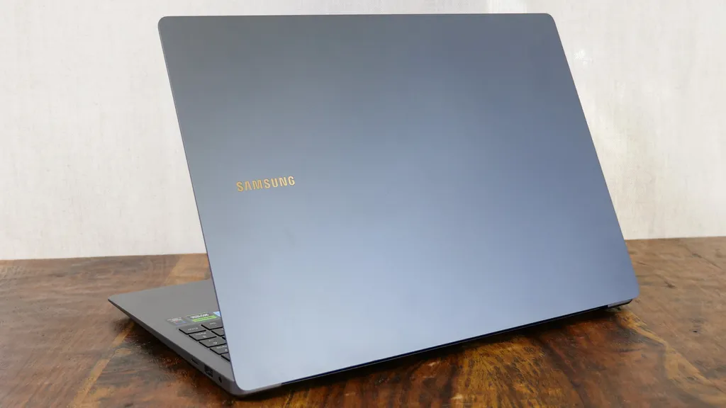 Samsung Galaxy Book 4 Ultra 3