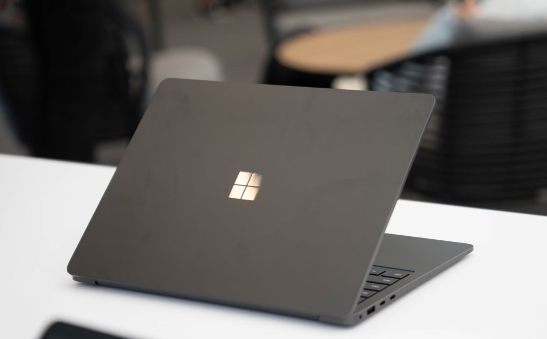 Đánh giá laptop Surface Laptop 7 15 - Hiệu năng vượt trội, không cần đợi Windows trên Arm! 47 Surface Laptop 7 28 e1736668689986