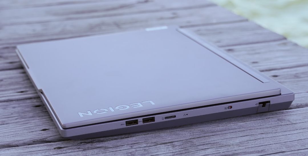 3 lý do bạn không nên mua laptop gaming vào năm 2025 – Quyết định sáng suốt hay sai lầm? 4 3 ly do ban khong nen mua laptop gaming vao nam 2025 – Quyet dinh sang suot hay sai lam 5 e1738669778134