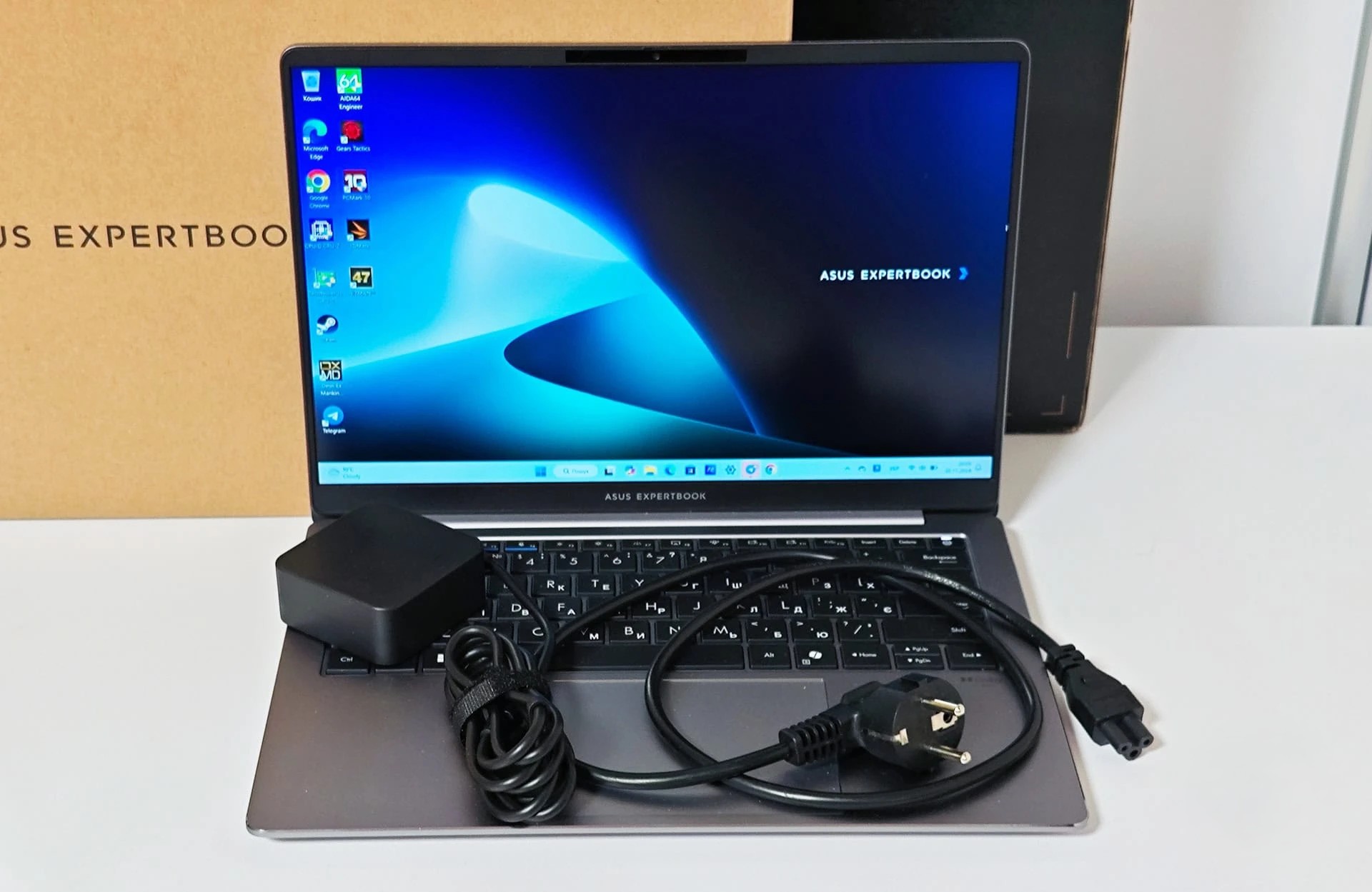 ASUS ExpertBook P5 18