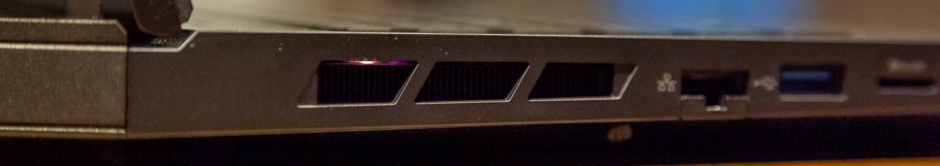 Khám phá Acer Predator Helios Neo 18: Cỗ máy gaming đỉnh cao với màn hình mini-LED tuyệt đẹp 74 Acer Predator Helios Neo 18 3 1 e1740218361905