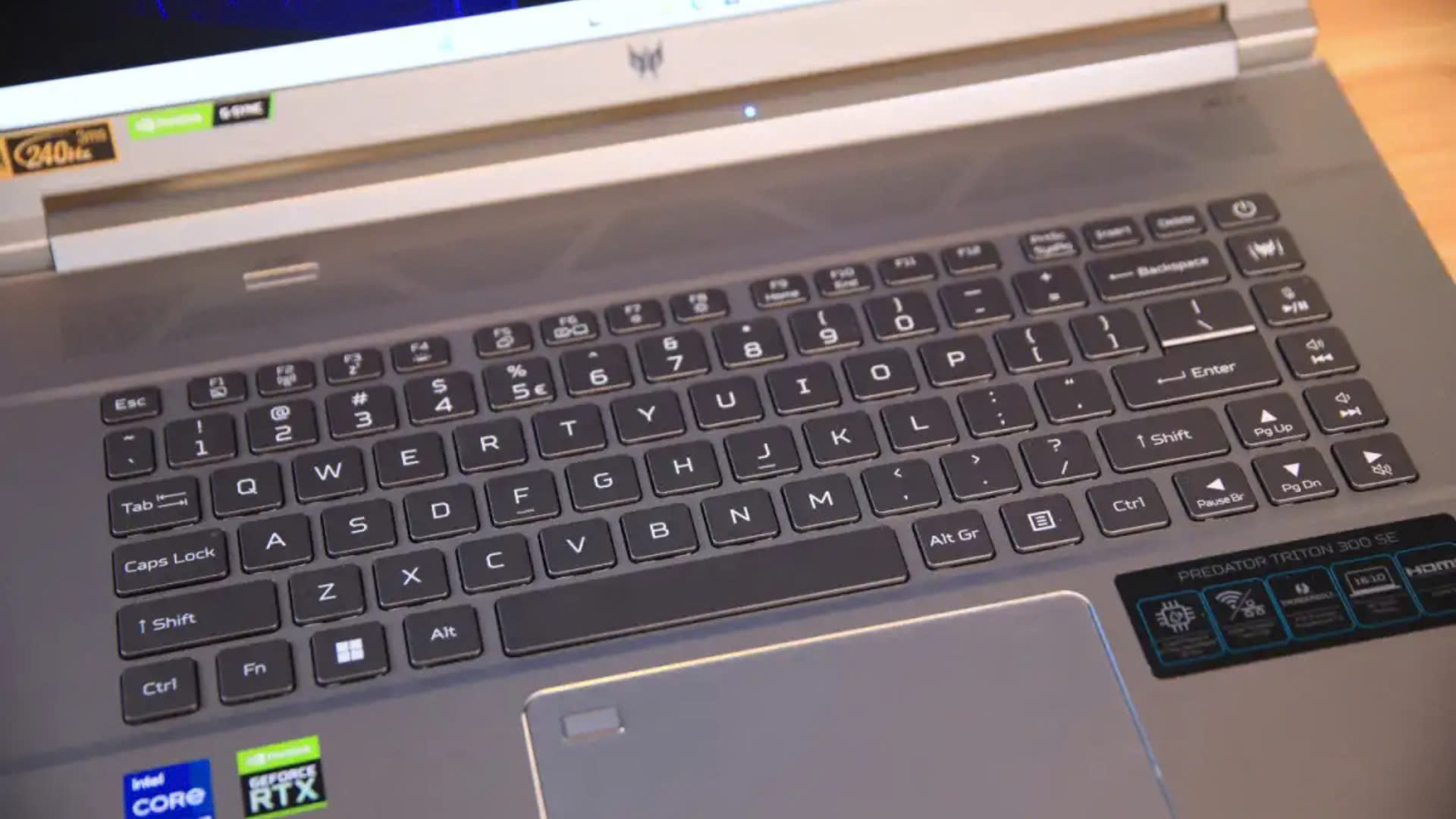 Đánh giá Acer Predator Triton 300 SE: Sẵn sàng cho công việc và giải trí 14 Acer Predator Triton 300 SE 3