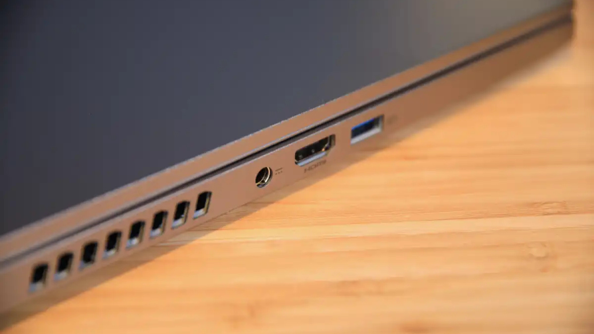 Đánh giá Acer Predator Triton 300 SE: Sẵn sàng cho công việc và giải trí 16 Acer Predator Triton 300 SE 4 2