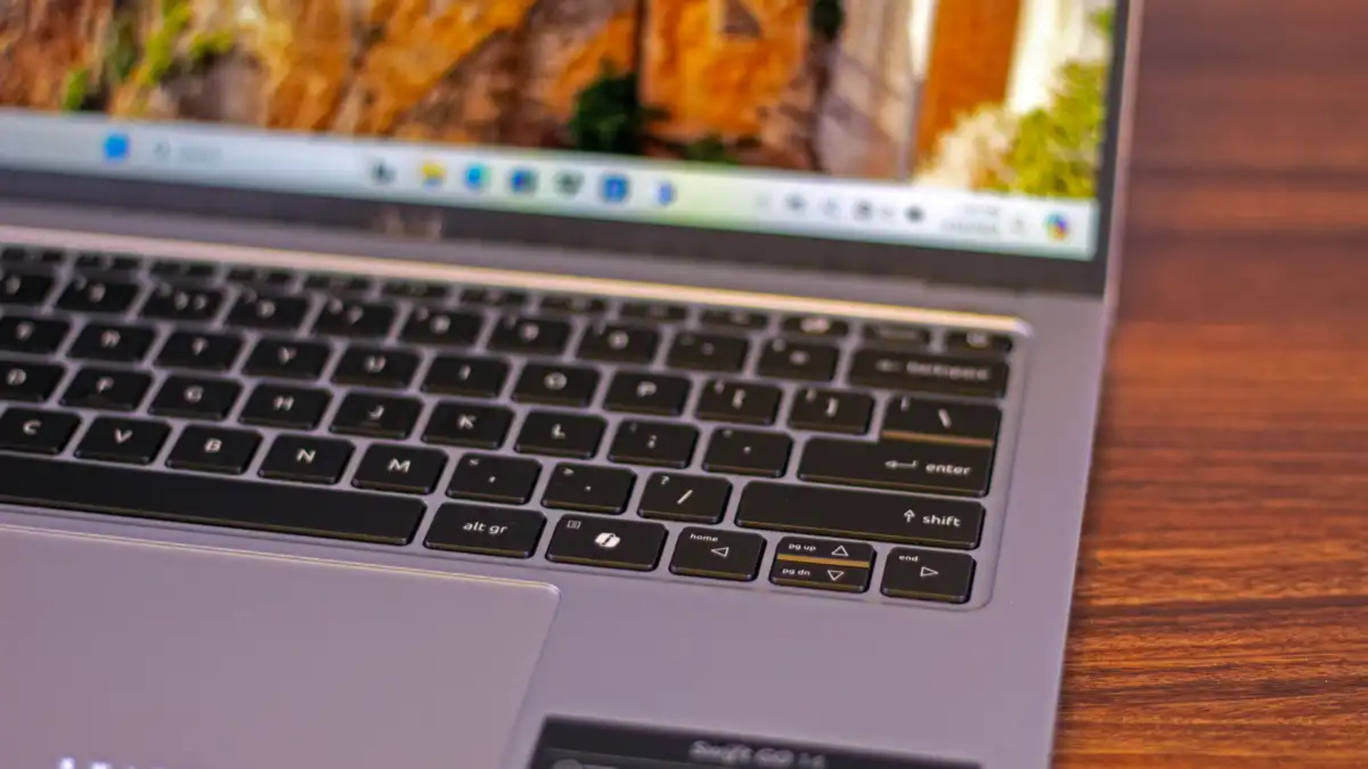 Đánh giá Acer Swift Go 14: Laptop bền bỉ cho người hay di chuyển 13 Acer Swift Go 14 4