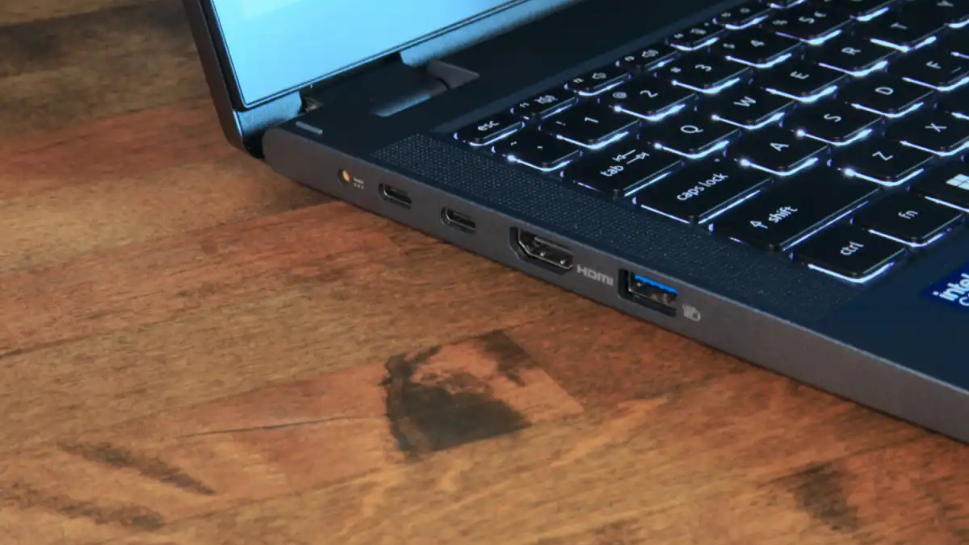 Đánh giá Acer TravelMate P4 Spin 14: Một lựa chọn vững chắc cho các chuyên gia 16 Acer TravelMate P4 Spin 14 5