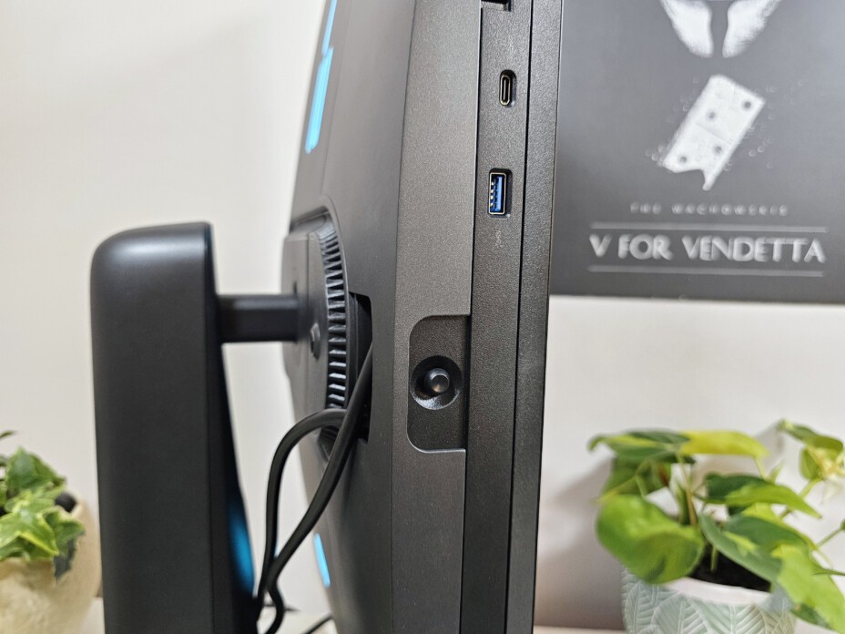 Alienware AW2725DF 8