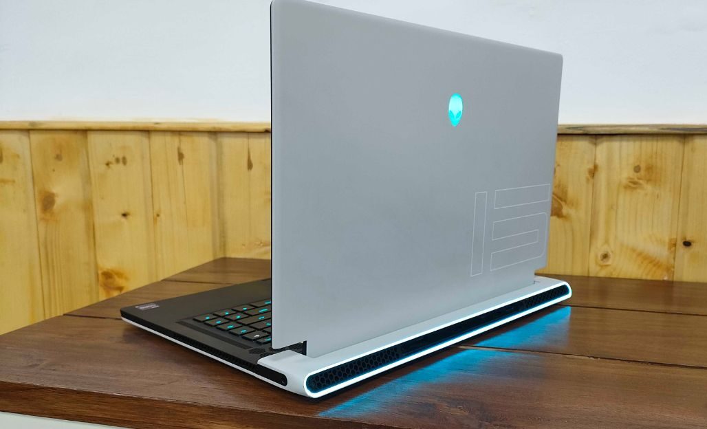 Alienware X15 R2 – Bước nhảy vọt trong thiết kế và hiệu năng gaming! 10 Alienware X15 R2 4 e1740742267149