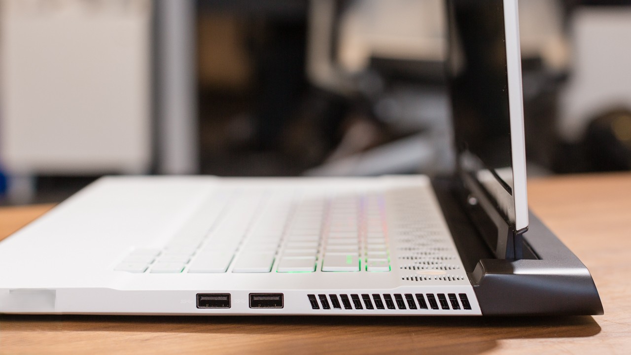Alienware m15 R2 (2019, OLED) - Sự kết hợp hoàn hảo giữa thiết kế và hiệu suất 33 Alienware m15 R2 10