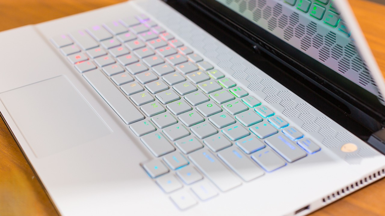 Alienware m15 R2 (2019, OLED) - Sự kết hợp hoàn hảo giữa thiết kế và hiệu suất 32 Alienware m15 R2 11