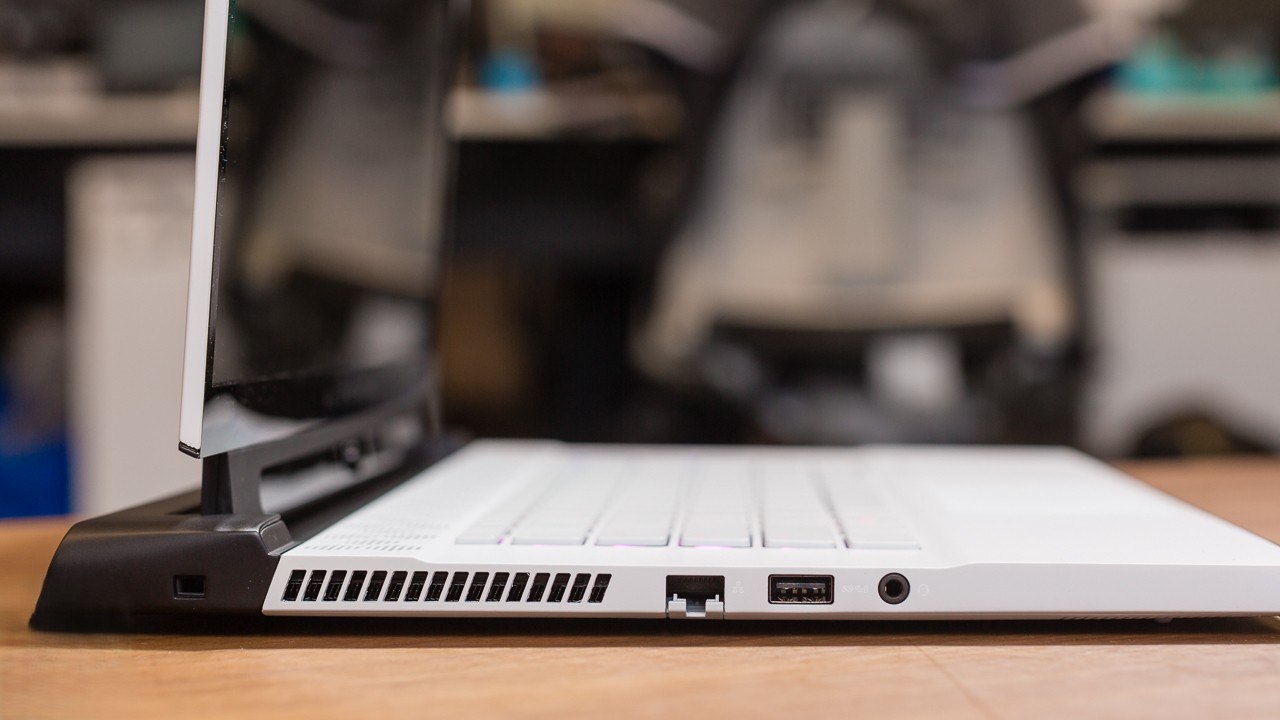 Alienware m15 R2 (2019, OLED) - Sự kết hợp hoàn hảo giữa thiết kế và hiệu suất 30 Alienware m15 R2 13