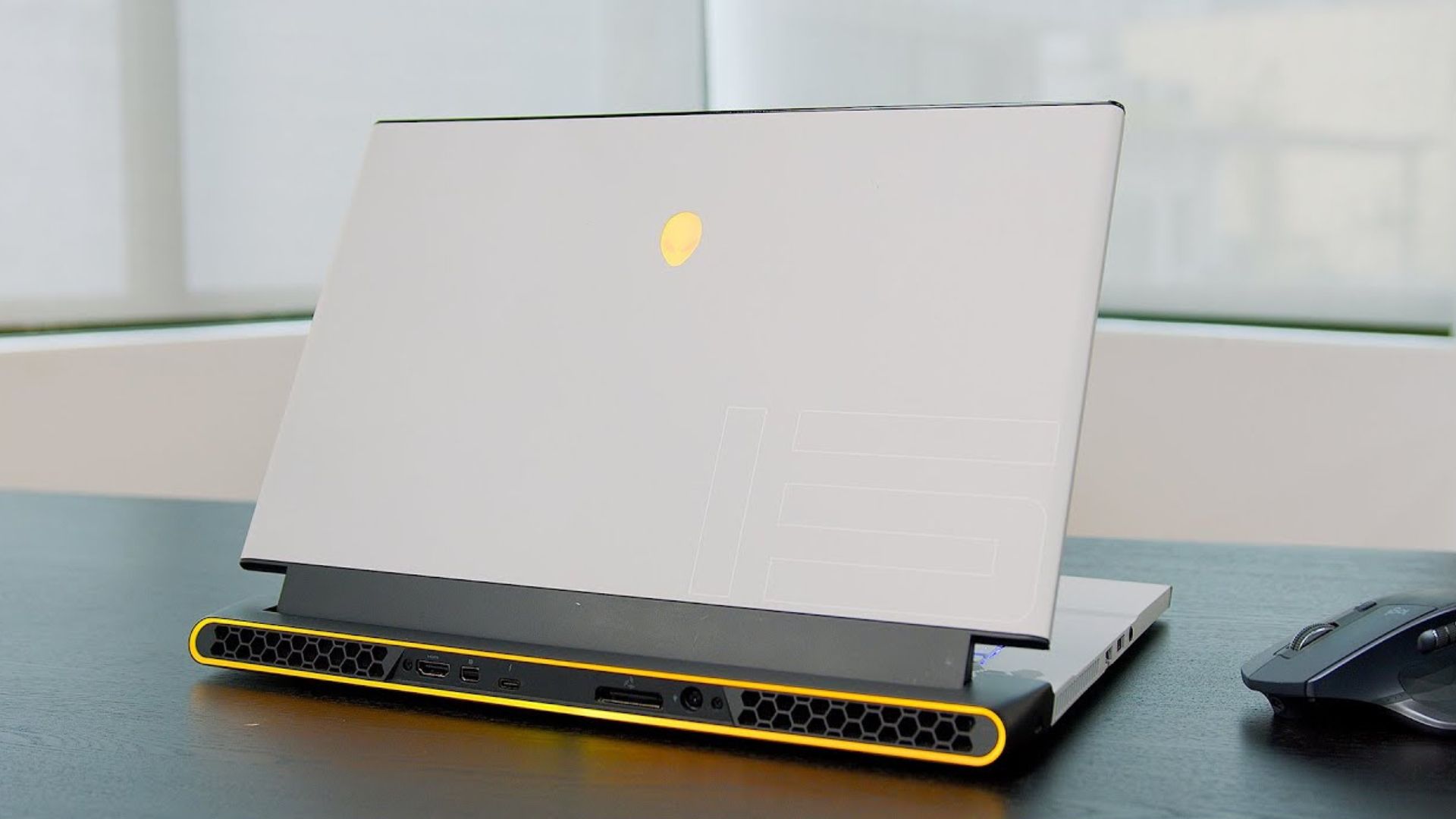 Alienware m15 R2 (2019, OLED) - Sự kết hợp hoàn hảo giữa thiết kế và hiệu suất 43 Alienware m15 R2 21 1